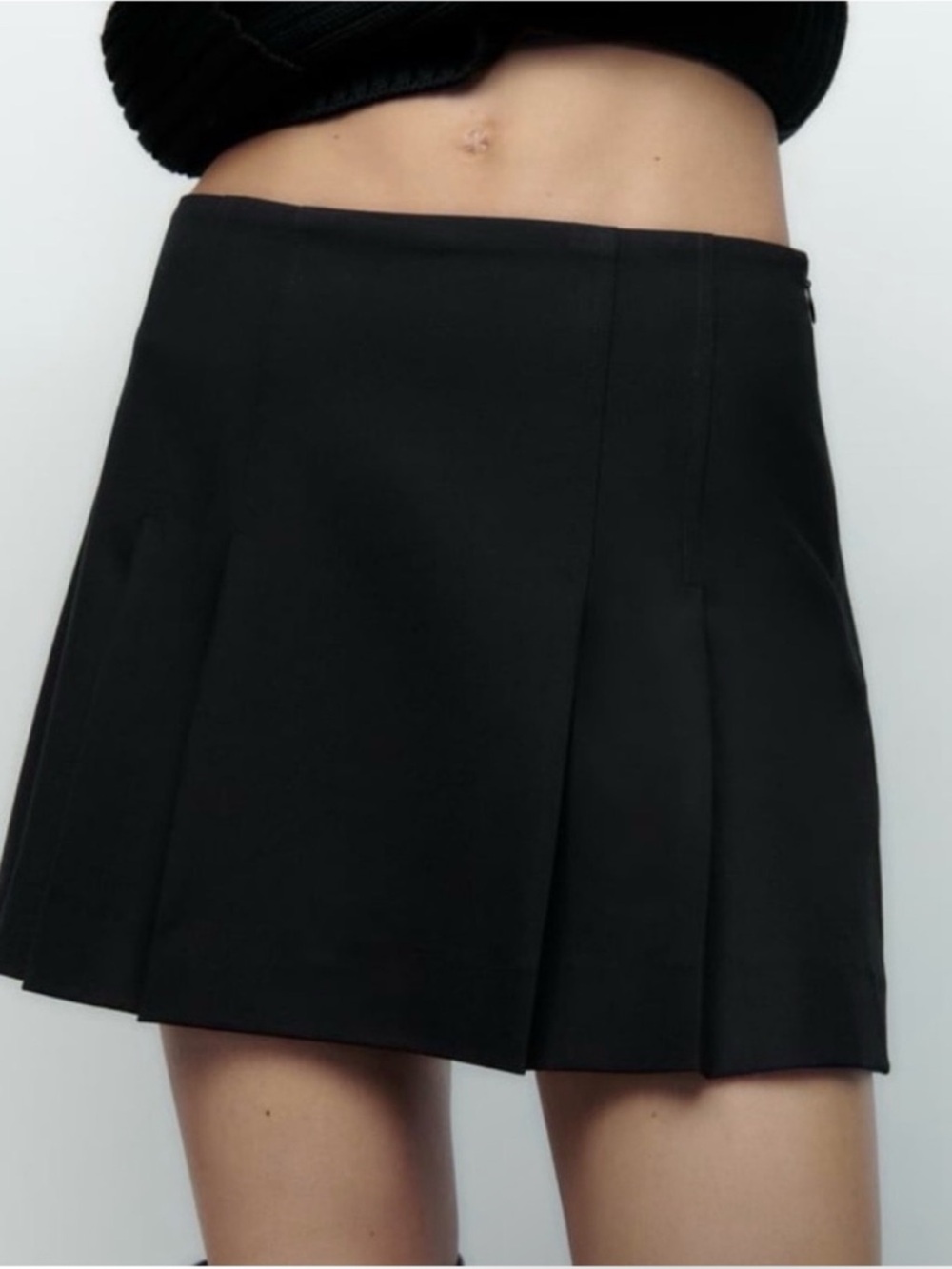 ZARA PLEATED SHORTS